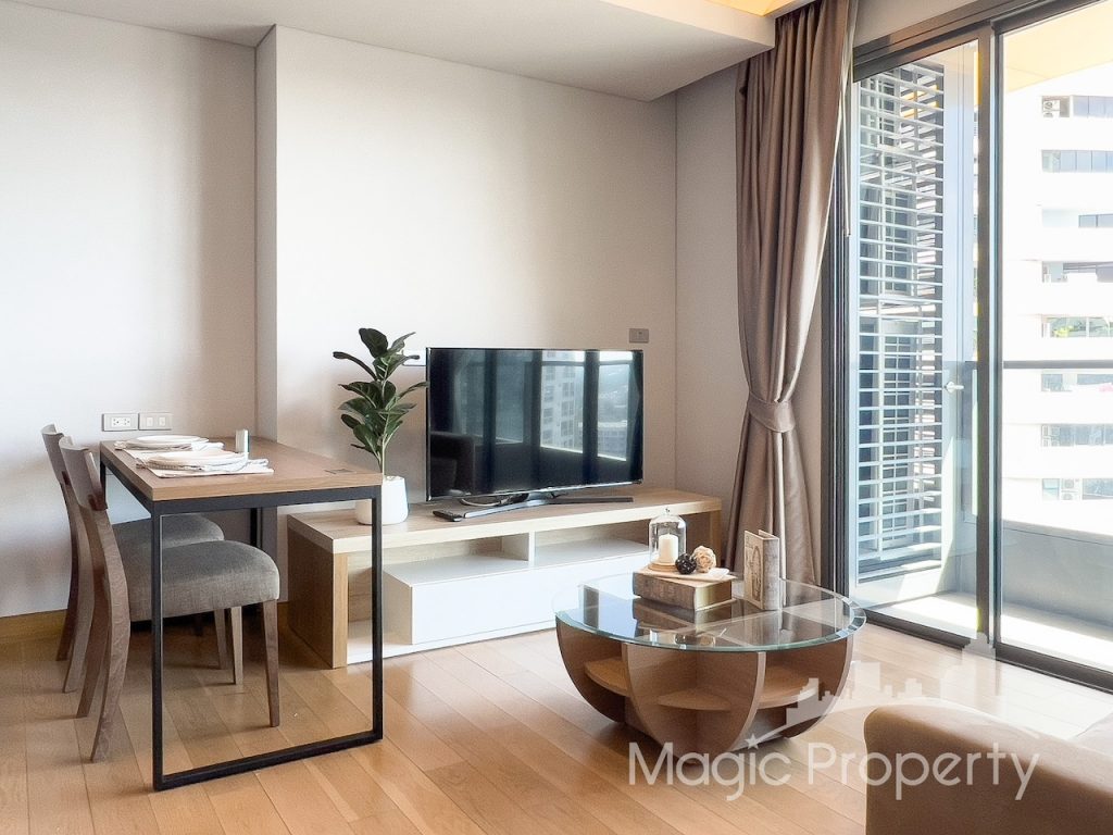 The Lumpini 24 Condominium For Rent - 2 Bed 2 Bath, Size 55 Sqm. Located at Sukhumvit 24 Alley, Khlong Tan, Khlong Toei, Bangkok 10110...