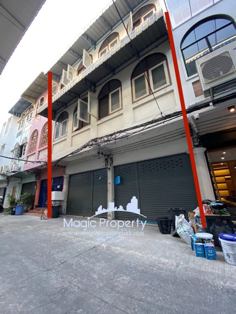 Commercial Building For Sale at Soi Sukhumvit 38(Saen Sabai 8), Phra Khanong, Khlong Toei, Krung Thep Maha Nakhon 10110 2 Buildings For Sale