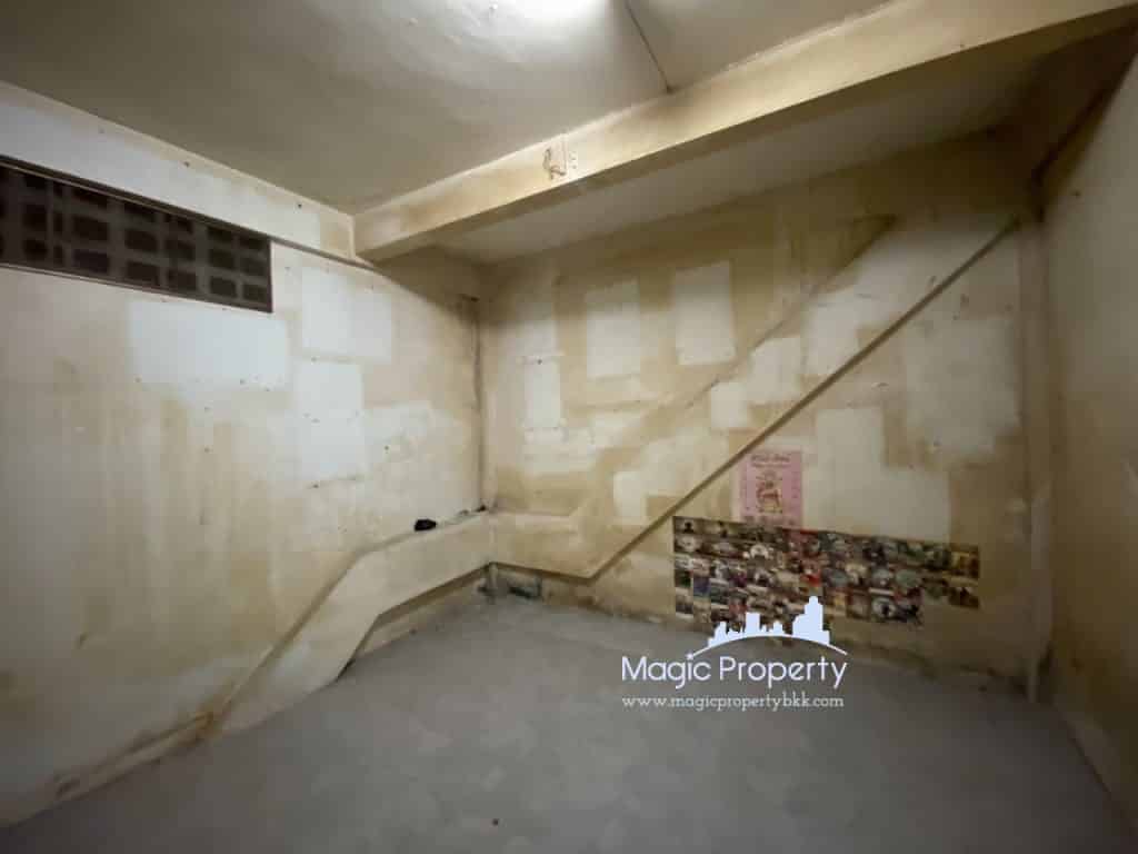 Commercial Building For Sale at Soi Sukhumvit 38(Saen Sabai 8), Phra Khanong, Khlong Toei, Krung Thep Maha Nakhon 10110 2 Buildings For Sale
