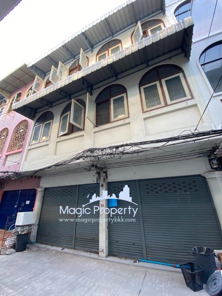 Commercial Building For Sale at Soi Sukhumvit 38(Saen Sabai 8), Phra Khanong, Khlong Toei, Krung Thep Maha Nakhon 10110 2 Buildings For Sale