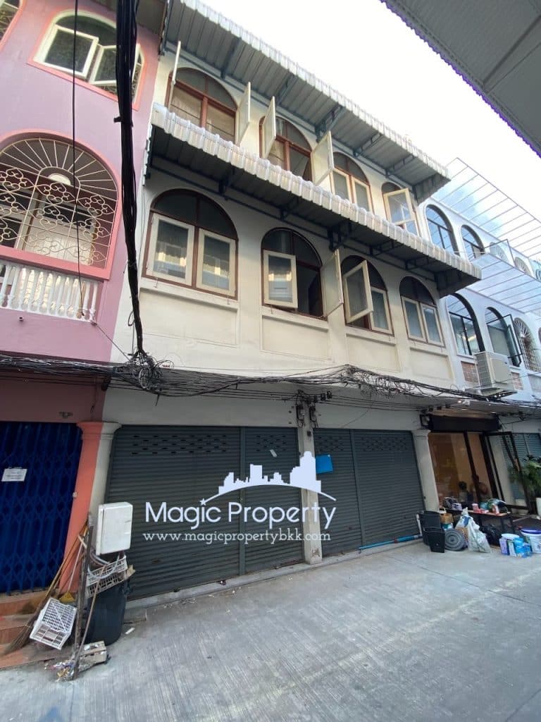 Commercial Building For Sale at Soi Sukhumvit 38(Saen Sabai 8), Phra Khanong, Khlong Toei, Krung Thep Maha Nakhon 10110 2 Buildings For Sale