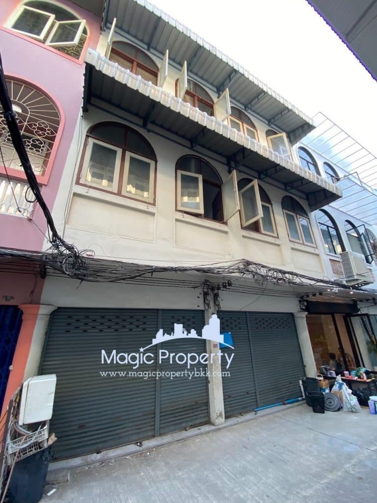 Commercial Building For Sale at Soi Sukhumvit 38(Saen Sabai 8), Phra Khanong, Khlong Toei, Krung Thep Maha Nakhon 10110 2 Buildings For Sale