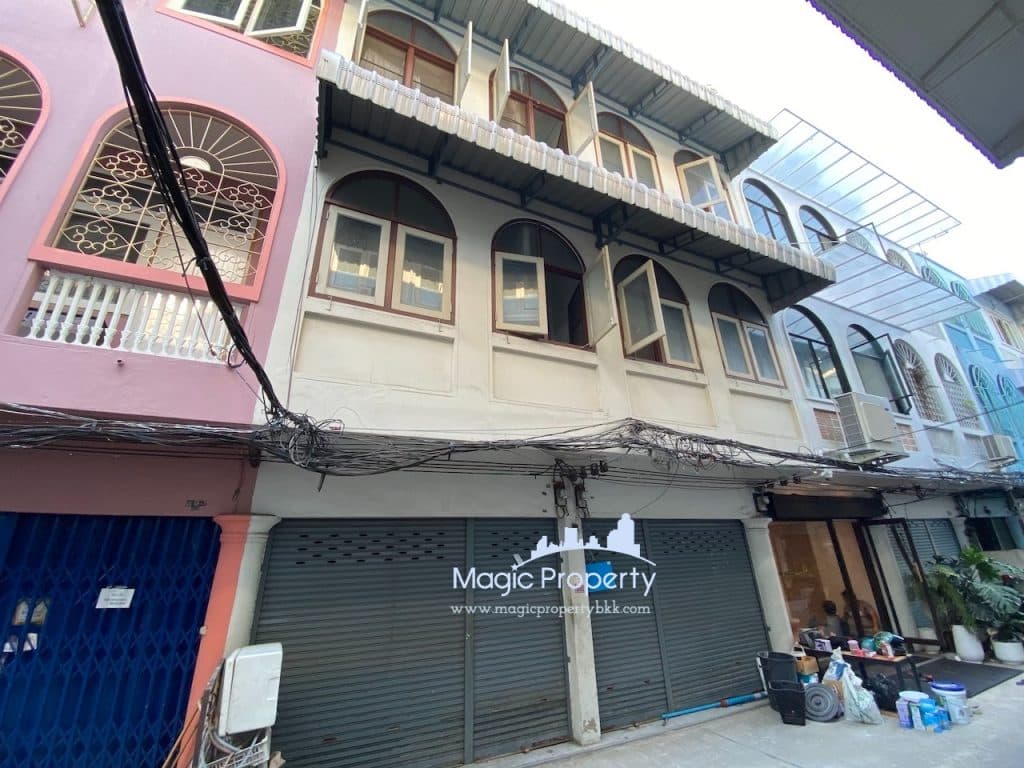 Commercial Building For Sale at Soi Sukhumvit 38(Saen Sabai 8), Phra Khanong, Khlong Toei, Krung Thep Maha Nakhon 10110 2 Buildings For Sale