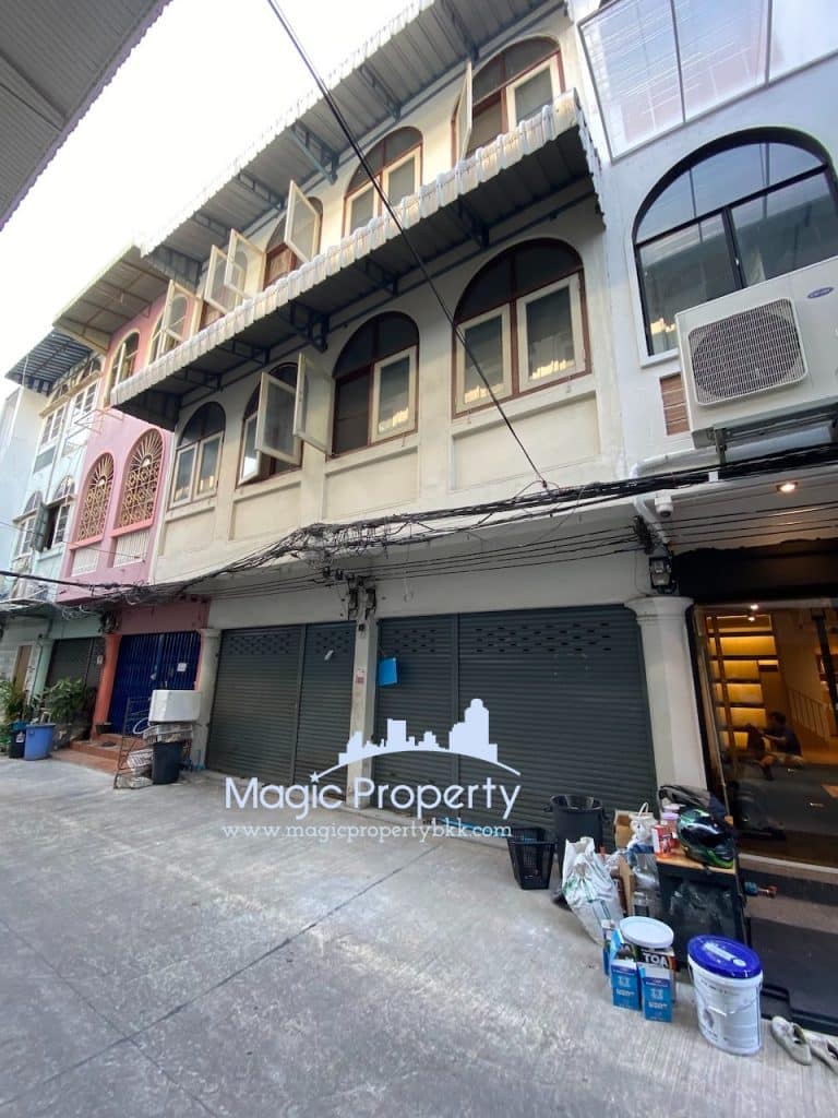 Commercial Building For Sale at Soi Sukhumvit 38(Saen Sabai 8), Phra Khanong, Khlong Toei, Krung Thep Maha Nakhon 10110 2 Buildings For Sale