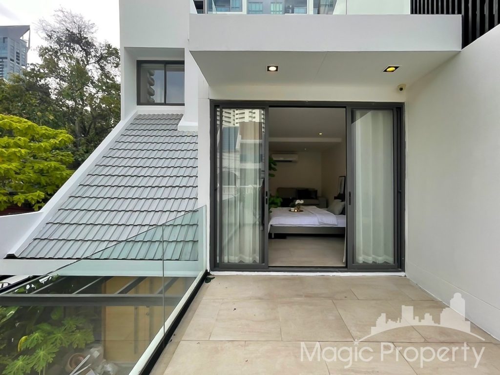 4 Bedrooms Townhouse For Rent in Sukhumvit 49/1(Phrom Mit Alley), Khlong Tan Nuea, Watthana, Bangkok. Near BTS Phrom Phong...