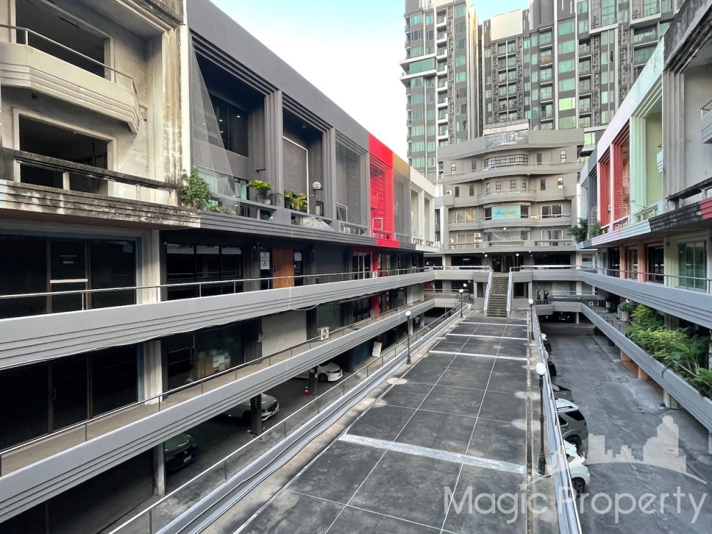 5 Floors Commercial Building/Office For Sale in Park Avenue(Soi Ekkamai 14) Sukhumvit 63, Khlong Tan Nuea, Watthana, Bangkok 10110.