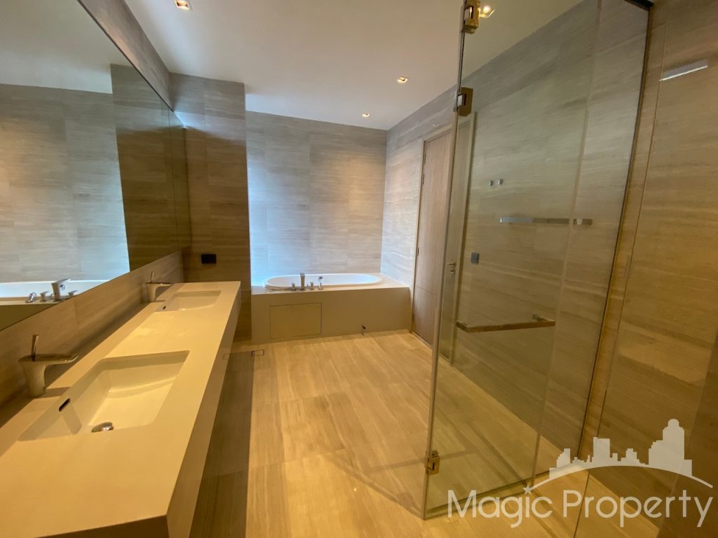 5 Bedrooms Single House For Rent in Parc Priva Single House Project. Located at Thiam Ruam Mit Road, Huai Khwang, Bangkok 10310, Thailand
