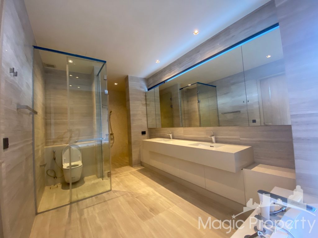 5 Bedrooms Single House For Rent in Parc Priva Single House Project. Located at Thiam Ruam Mit Road, Huai Khwang, Bangkok 10310, Thailand