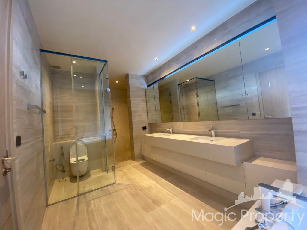 5 Bedrooms Single House For Rent in Parc Priva Single House Project. Located at Thiam Ruam Mit Road, Huai Khwang, Bangkok 10310, Thailand
