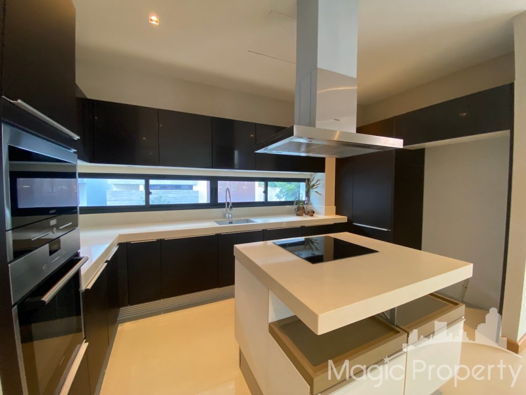 5 Bedrooms Single House For Rent in Parc Priva Single House Project. Located at Thiam Ruam Mit Road, Huai Khwang, Bangkok 10310, Thailand