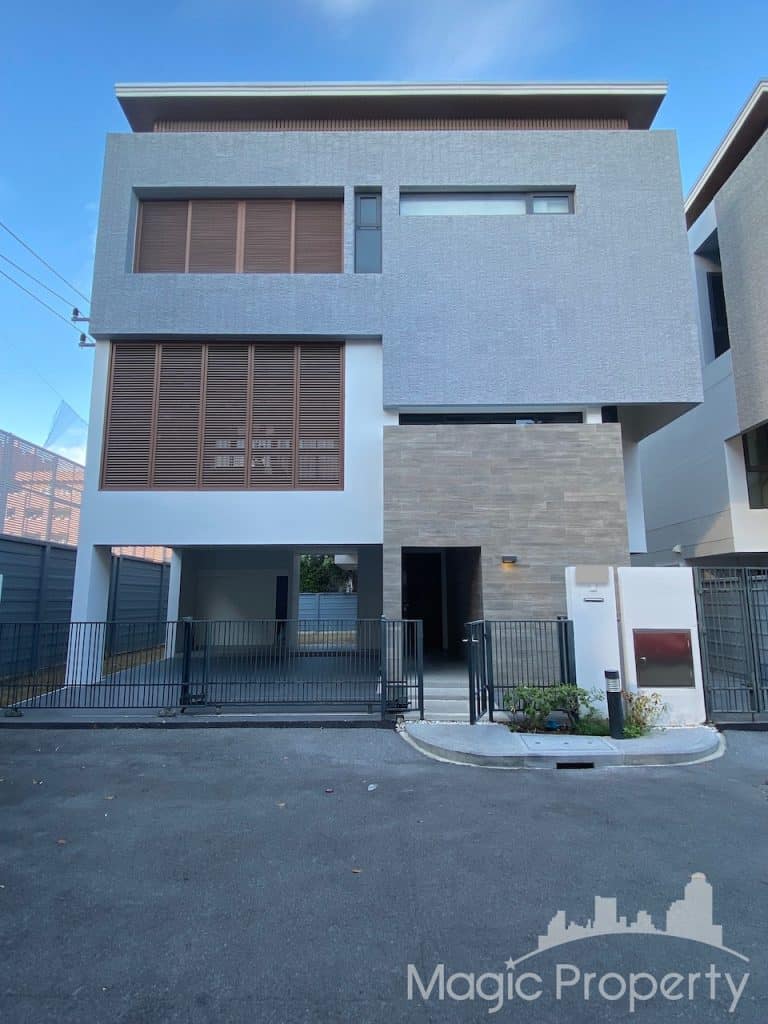 5 Bedrooms Single House For Rent in Parc Priva Single House Project. Located at Thiam Ruam Mit Road, Huai Khwang, Bangkok 10310, Thailand
