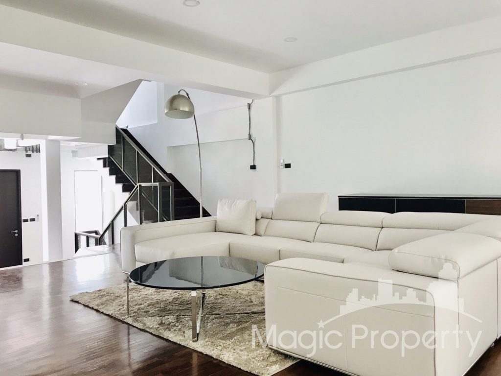 Prompak Place Fully Furnished Modern 3 Bedrooms Townhouse For Sale, Thonglor, Khlong Tan Nuea, Watthana, Bangkok 10110.