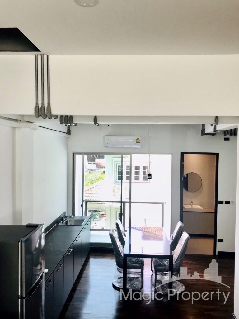 Prompak Place Fully Furnished Modern 3 Bedrooms Townhouse For Sale, Thonglor, Khlong Tan Nuea, Watthana, Bangkok 10110.
