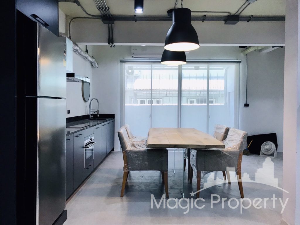 Prompak Place Fully Furnished Modern 3 Bedrooms Townhouse For Sale, Thonglor, Khlong Tan Nuea, Watthana, Bangkok 10110.