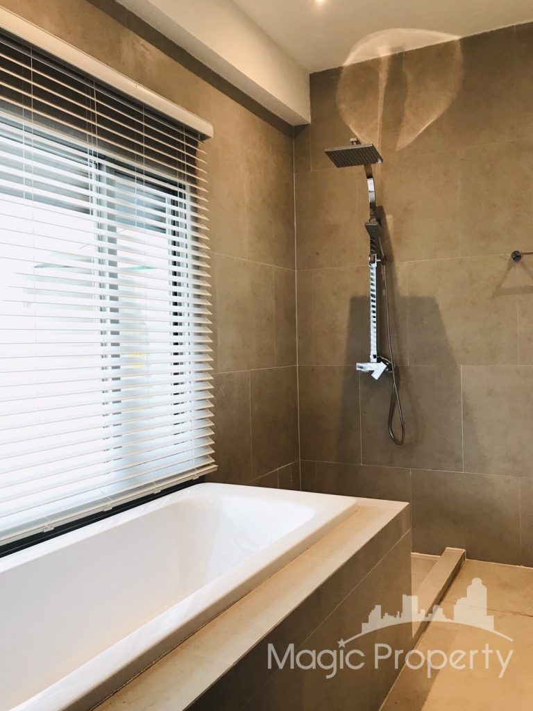 Prompak Place Fully Furnished Modern 3 Bedrooms Townhouse For Sale, Thonglor, Khlong Tan Nuea, Watthana, Bangkok 10110.