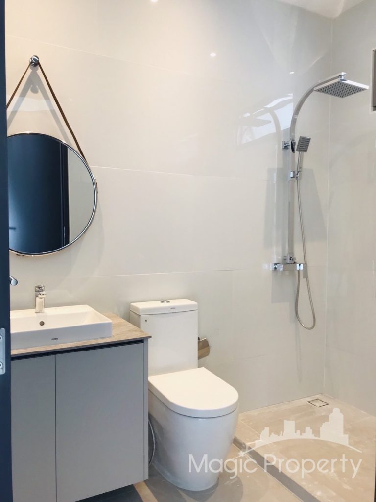 Prompak Place Fully Furnished Modern 3 Bedrooms Townhouse For Sale, Thonglor, Khlong Tan Nuea, Watthana, Bangkok 10110.