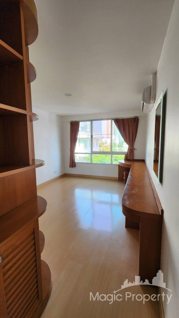 2 Bedroom For Sale in Plus 38 Condominium. Located in Soi Sukhumvit 38, Near BTS Thong Lo just 480 Meters...