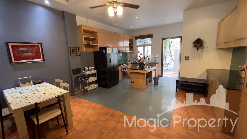 Property Image – Townhouse Ekkamai Soi 10 For Sale