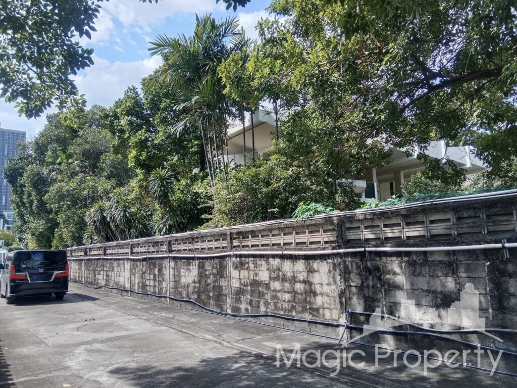 3 Rai 62 Sq.wah Land For Sale in Sukhumvit 38, Phra Khanong, Khlong Toei, Bangkok 10110. Near BTS Thonglor...