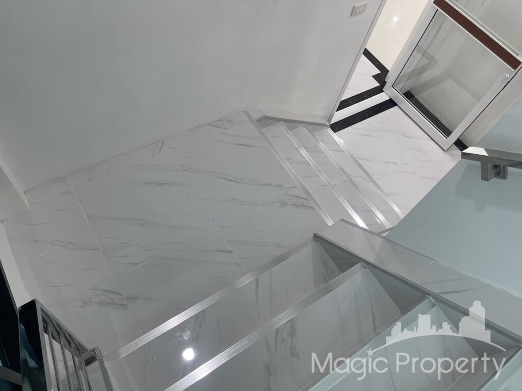 Property Image – Commercial Building Soi Lat Phrao 87 For Sale