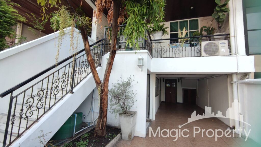 Partially Furnished 3 Bedroom Townhouse for Rent in Thonglor 20, Khlong Tan Nuea, Watthana, Bangkok 10110