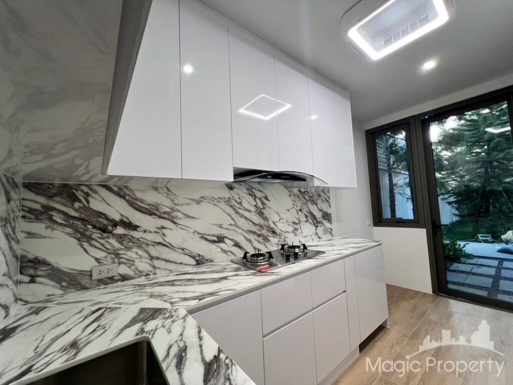3 Bed Townhome in Artery Thonglor-Sukhumvit, Phra Khanong Tai, Bangkok | ฿180,000 | MGP1455 – Photo 6