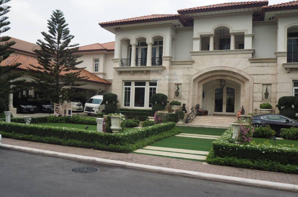 Luxury Single House for Sale in Bangkok Grand Crystal – Photo 1