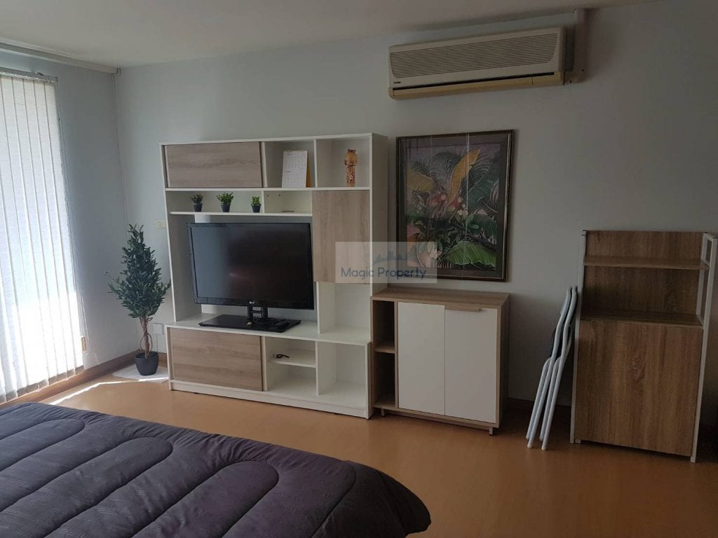 Fully Furnished Studio Room For Rent in Plus 38 Hip Condominium. Located in Soi Sukhumvit 38, Near BTS Thong Lo around 480 Meters...