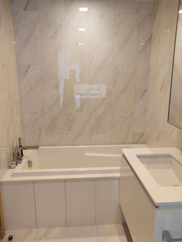 Rented 2 Bed Condo in Khlong Toei Nuea, Bangkok | ฿50,000 – Photo 4