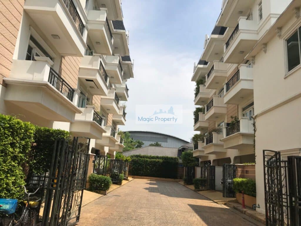 For Sale 4 Bed Townhome in Bang Kapi, Bangkok | ฿33,000,000 – Photo 2