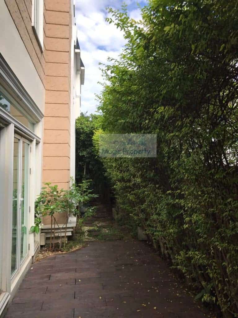 For Sale 4 Bed Townhome in Bang Kapi, Bangkok | ฿33,000,000 – Photo 5