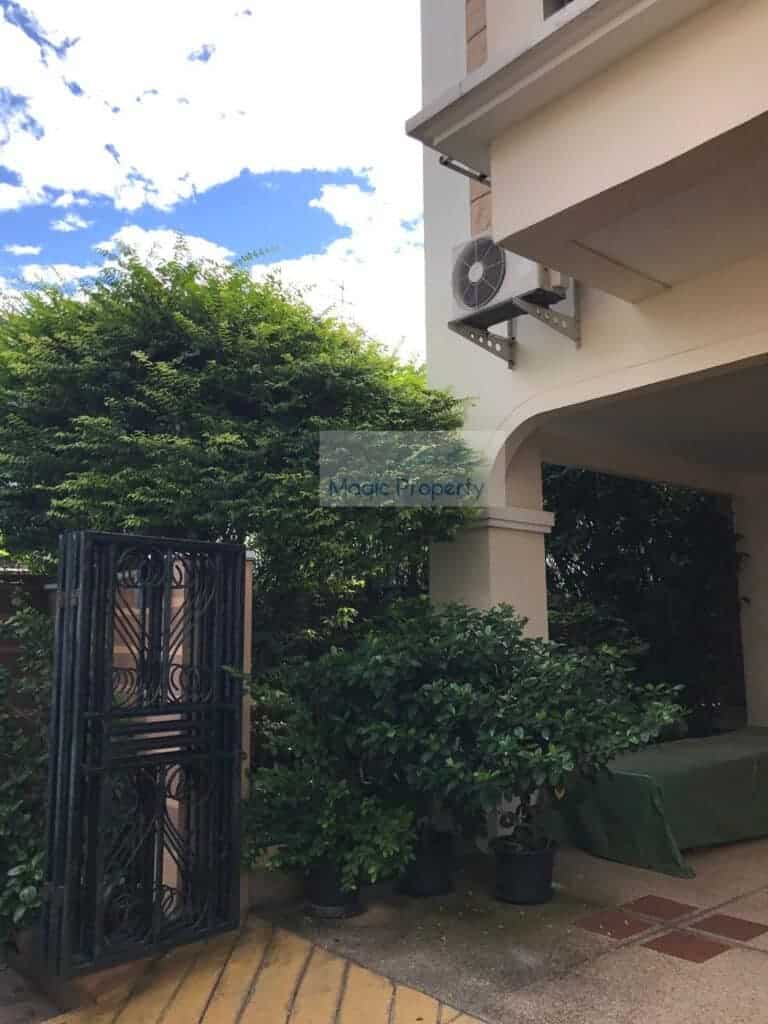 For Sale 4 Bed Townhome in Bang Kapi, Bangkok | ฿33,000,000 – Photo 7