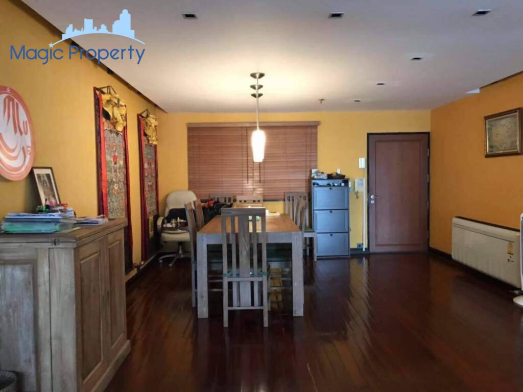 3 Bedroom Condominium For Sale in Baan Prompong. Located at Soi sukhumvit 39, Khlong Tan Nuea, Watthana, Bangkok 10110..