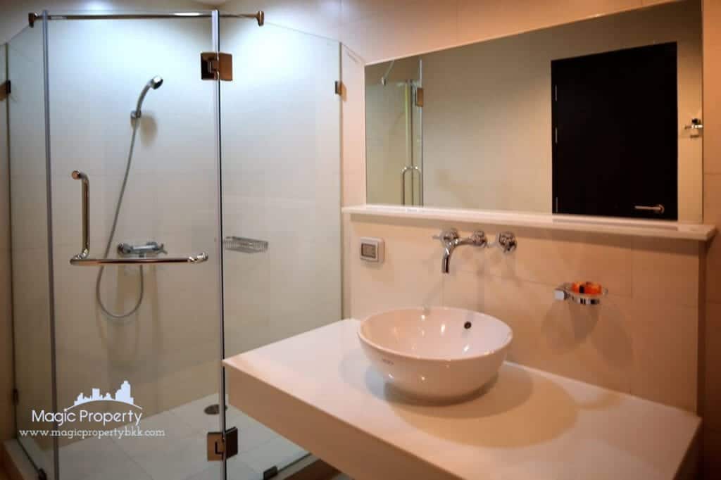 The Address Sukhumvit 42 2 Bedroom Condo Near Ekkamai BTS