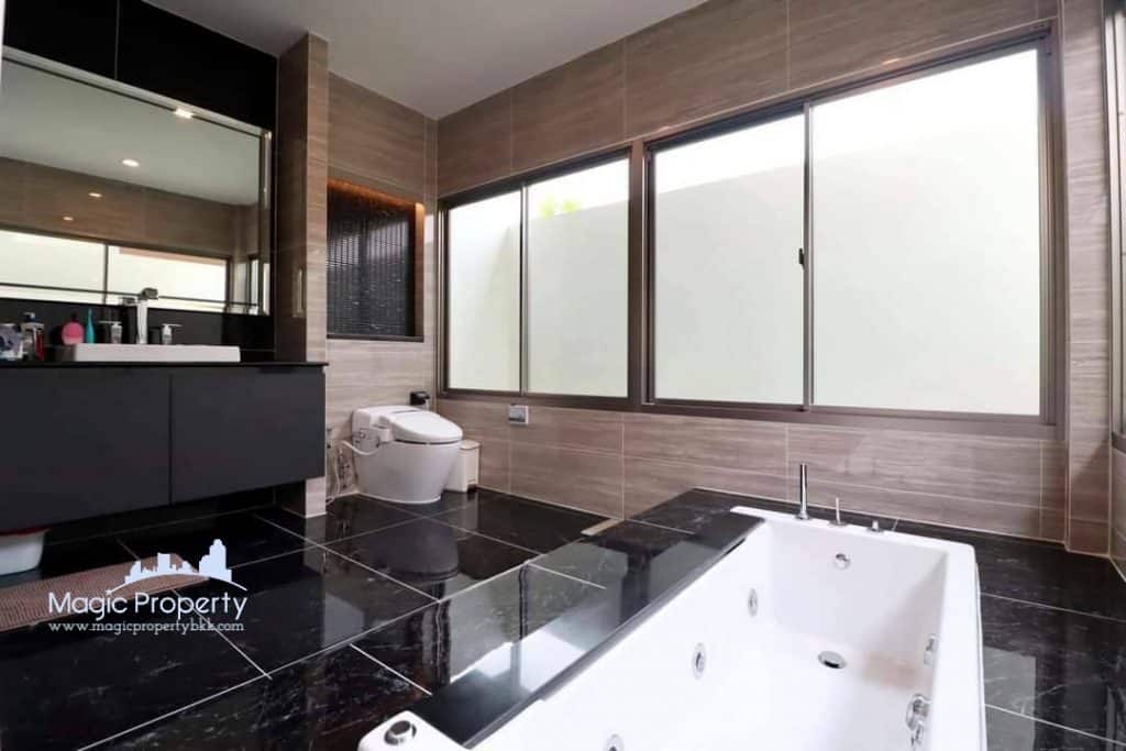 5 Bedrooms Single House For Sale in Perfect Masterpiece Krungthep Kreetha, Khlong Song Ton Nun, Lat Krabang, Bangkok..