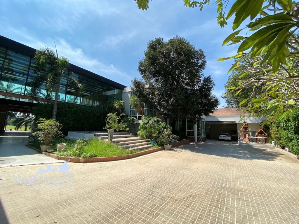 4 Bedrooms Single house For Sale in Windmill Village Bangna-Trad Road - Windmill Village Bangna Golf Course