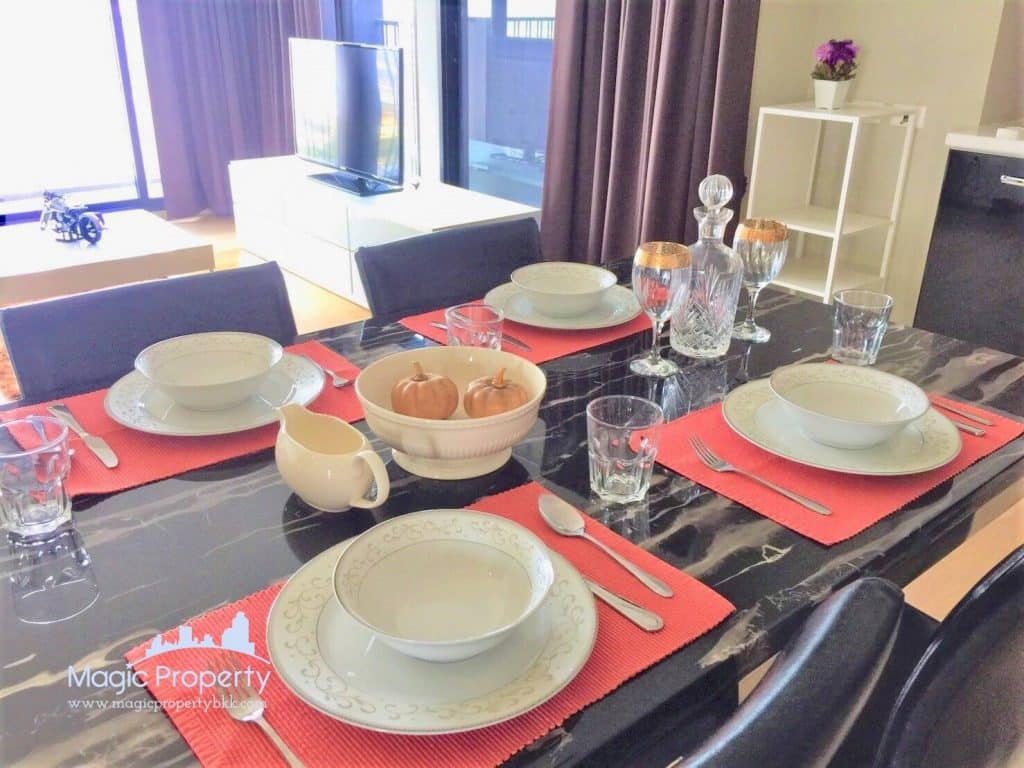 2 Bedroom For Sale or Rent in Noble Reveal condominium, Near Ekkamai BTS