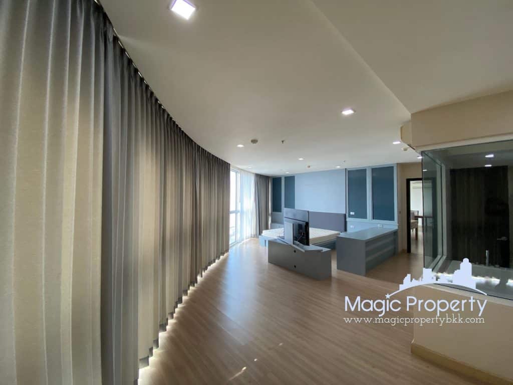 3 Bedroom Condominium For Sale in Sky Walk Condominium, Phra Khanong, Watthana, Bangkok 10110 