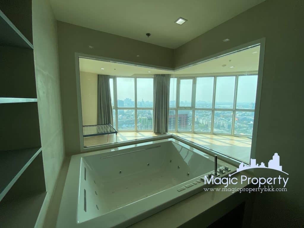 3 Bedroom Condominium For Sale in Sky Walk Condominium, Phra Khanong, Watthana, Bangkok 10110 