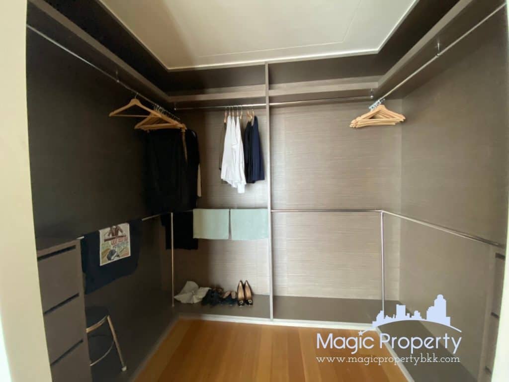 5 Bedroom Duplex for Rent in The River Condominium. Located at Charoen Nakhon, Khlong Ton Sai, Khlong San, Bangkok 10600. Near BTS Surasak..