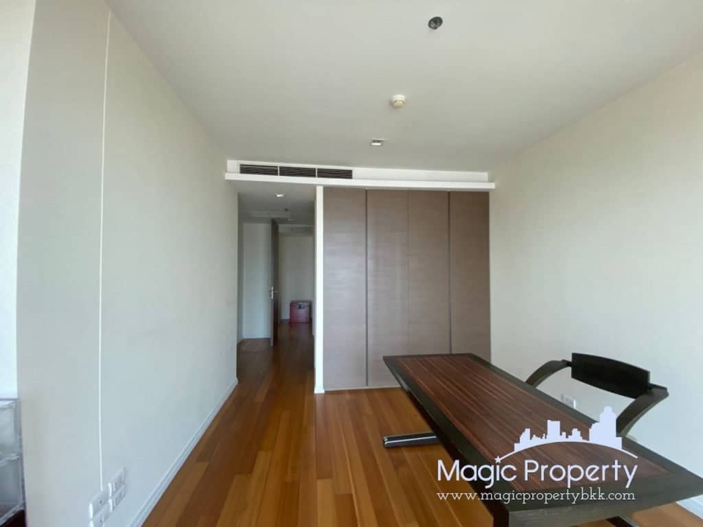 5 Bedroom Duplex for Rent in The River Condominium. Located at Charoen Nakhon, Khlong Ton Sai, Khlong San, Bangkok 10600. Near BTS Surasak..