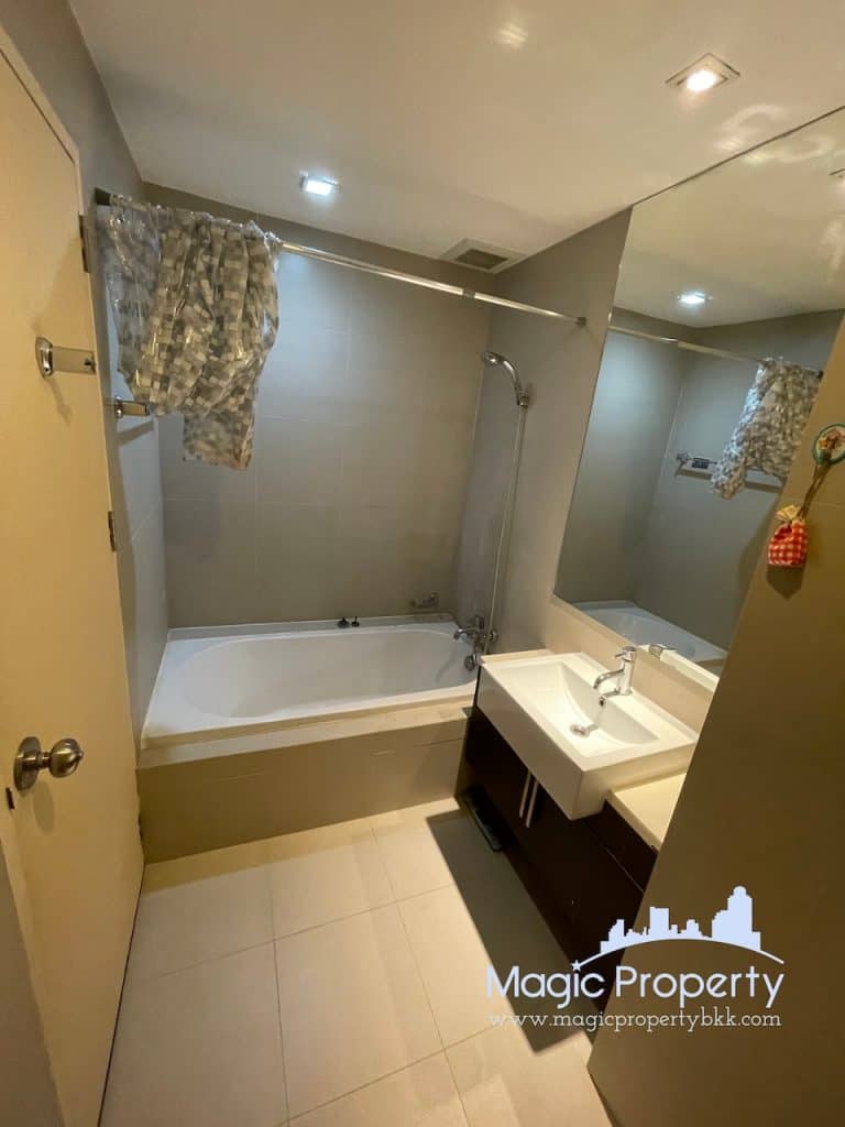 Studio For Rent in Noble Remix Condominium. Located at Sukhumvit Road, Khlong Tan, Khlong Toei, Bangkok. Near BTS Thonglor...
