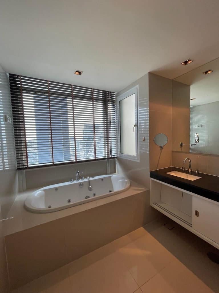 3 Bedroom For Rent in Athenee Residence Condominium, Lumphini, Pathum Wan, Bangkok