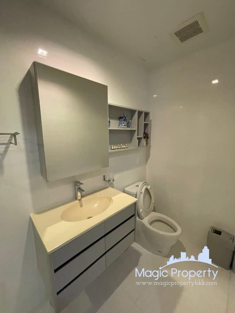 2 Bedroom for Rent in HQ Thonglor by Sansiri, Khlong Tan Nuea, Watthana, Bangkok. Near BTS Thonglor around 920 meters...