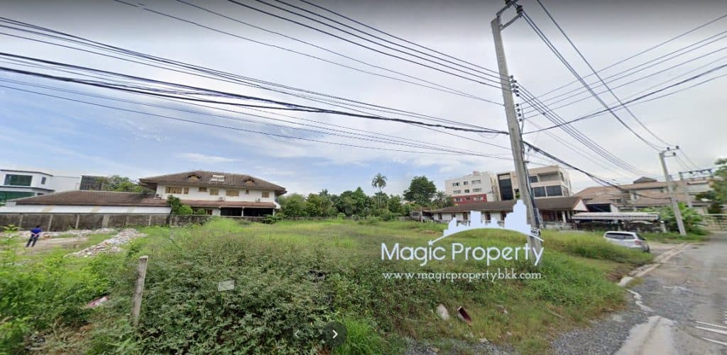 203 Square Wah Land for Sale in Kaset Nawamin, Chorakhe Bua, Lat Phrao, Bangkok. for more details please contact us...