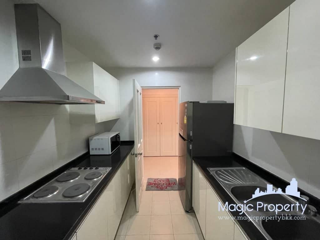 2 Bedroom For Rent in Siri Residence Condominium. Located at Sukhumvit 24 Alley, Khlong Tan, Khlong Toei, Bangkok 10110...