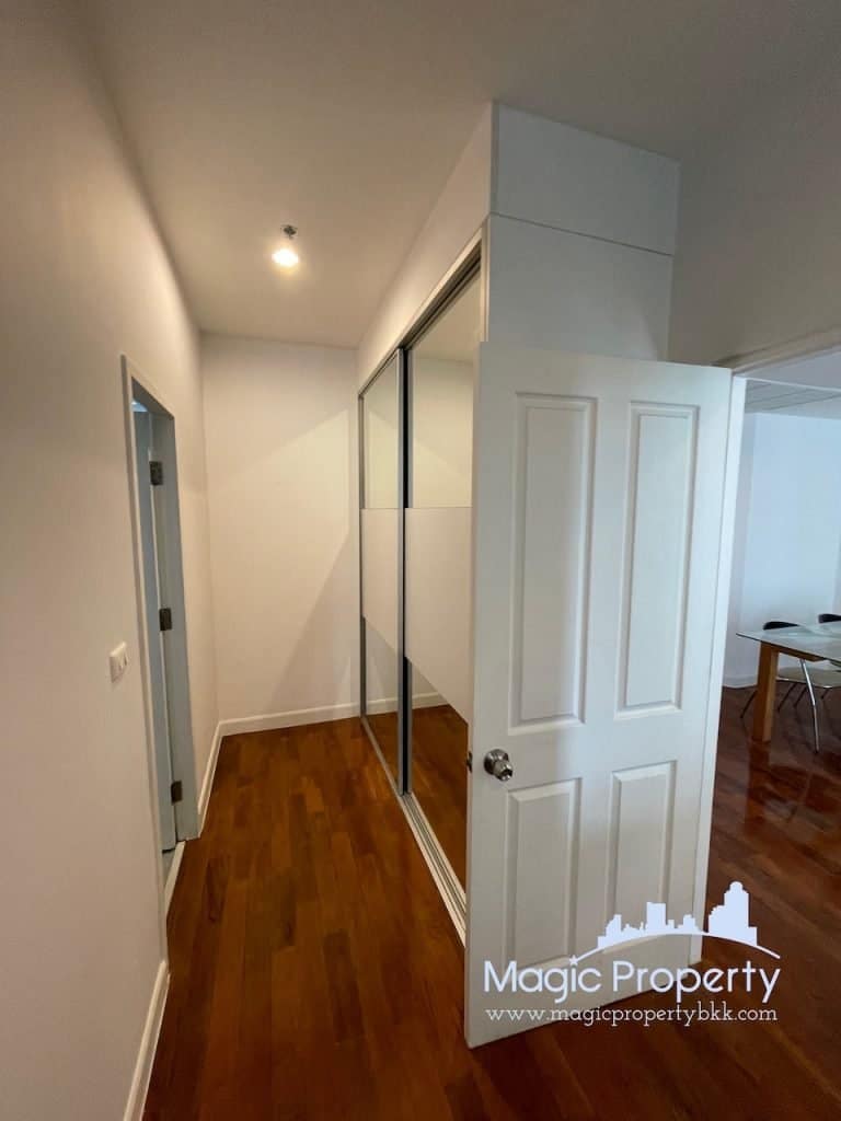 2 Bedroom For Rent in Siri Residence Condominium. Located at Sukhumvit 24 Alley, Khlong Tan, Khlong Toei, Bangkok 10110...