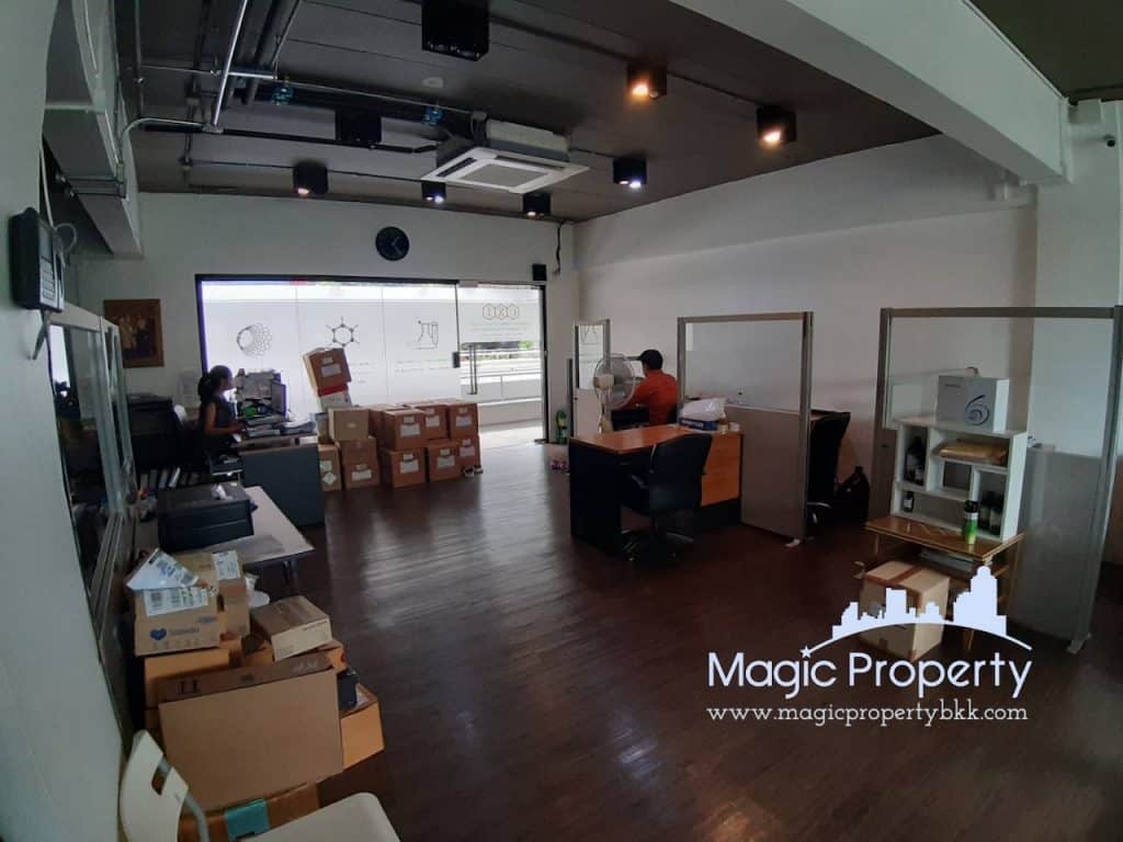 Office Space For Rent in Park Avenue. Located at Soi Sukhumvit 63 near Don Donki Mall, Khlong Tan Nuea, Watthana, Bangkok 10110...