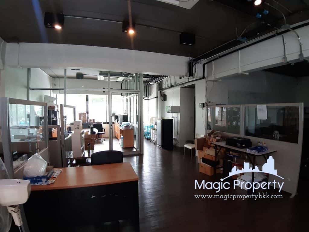 Office Space For Rent in Park Avenue. Located at Soi Sukhumvit 63 near Don Donki Mall, Khlong Tan Nuea, Watthana, Bangkok 10110...