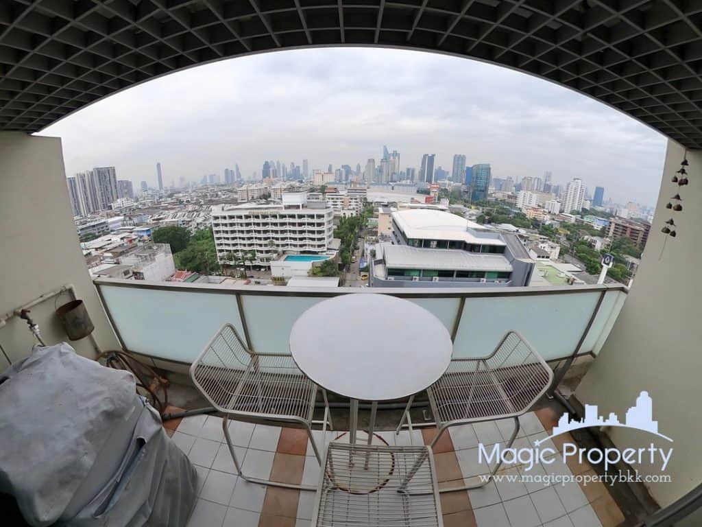 1 Bedroom Condominium For Sale in Baan Nonzee. Located at Thanon chan, Chong Nonsi, Yan Nawa, Bangkok 10120...